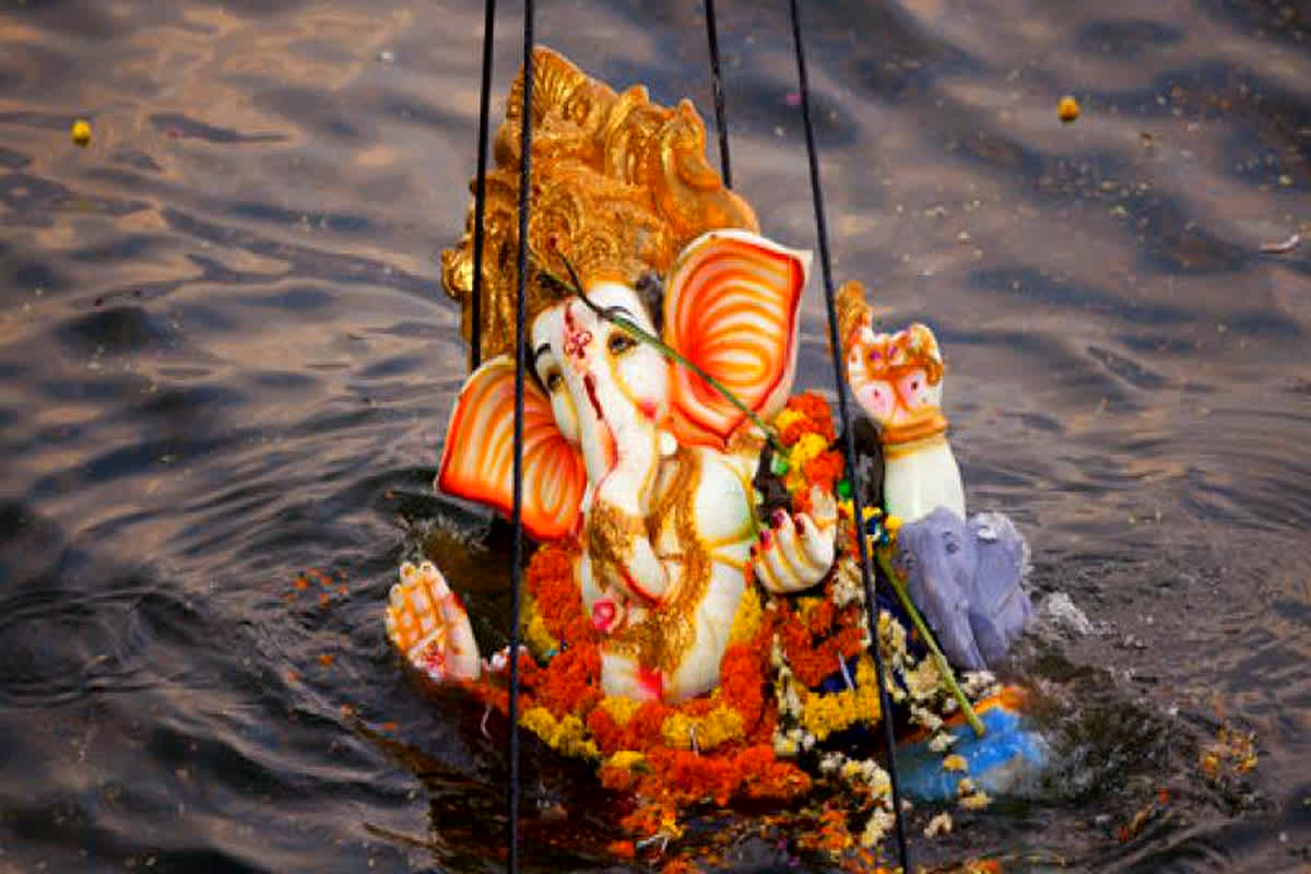 Ganesh Visarjan 2023 : गणेश प्रतिमाओं का विसर्जन करना पड़ गया भारी, इस मामले में हुआ केस दर्ज