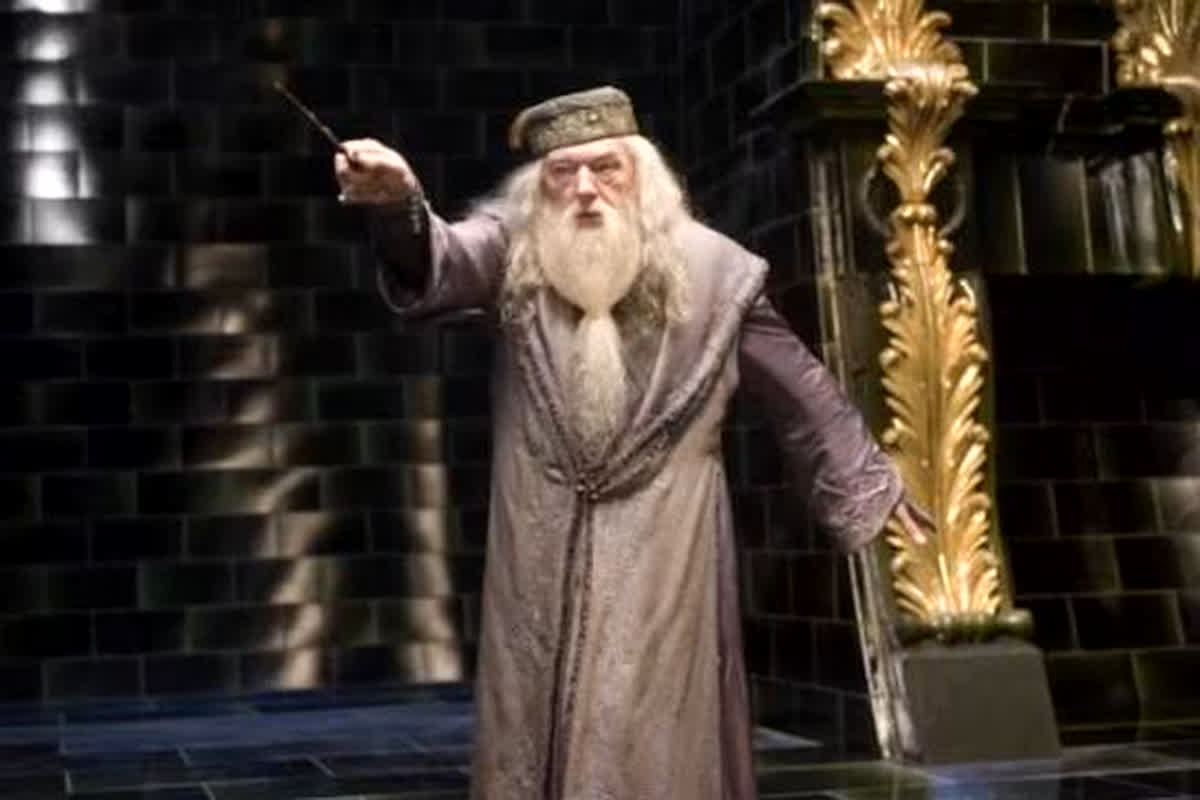 Sir Michael Gambon passes away: नहीं रहे Harry Potter में डंबलडोर का किरदार निभाने वाले सर माइकल गैम्बन, अस्पताल में ली अंतिम सांस