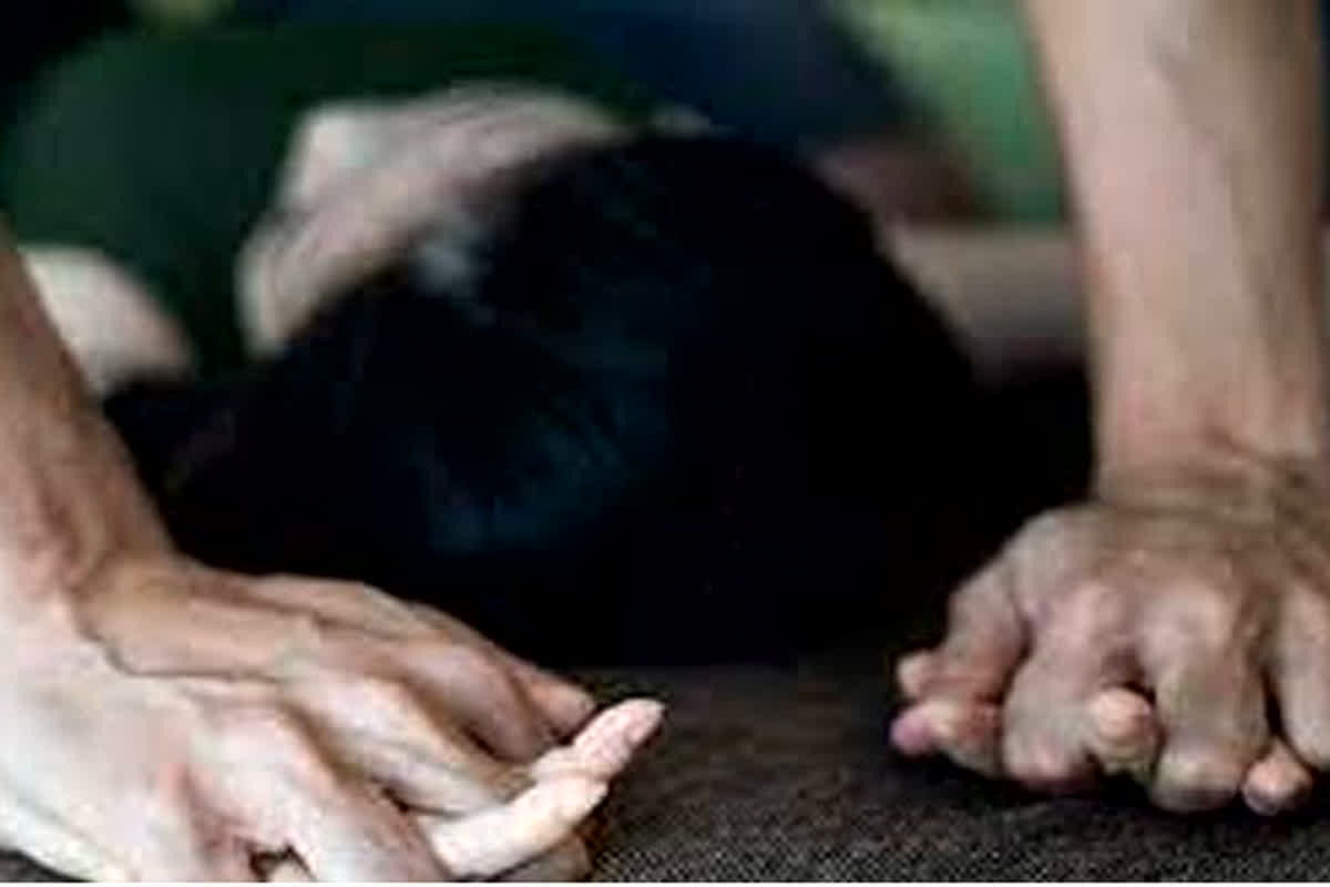 अकेले में बहू को पाकर बिगड़ी ससुर की नी​यत, ​कर दिया बड़ा कांड, मामला दर्ज