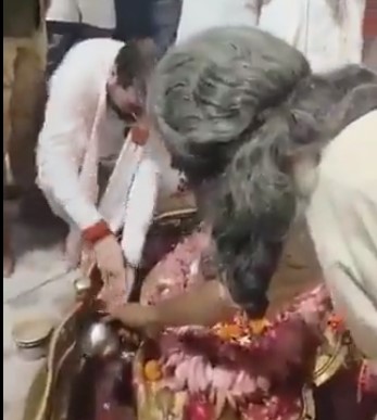 BJP minister washes hands in Shivling