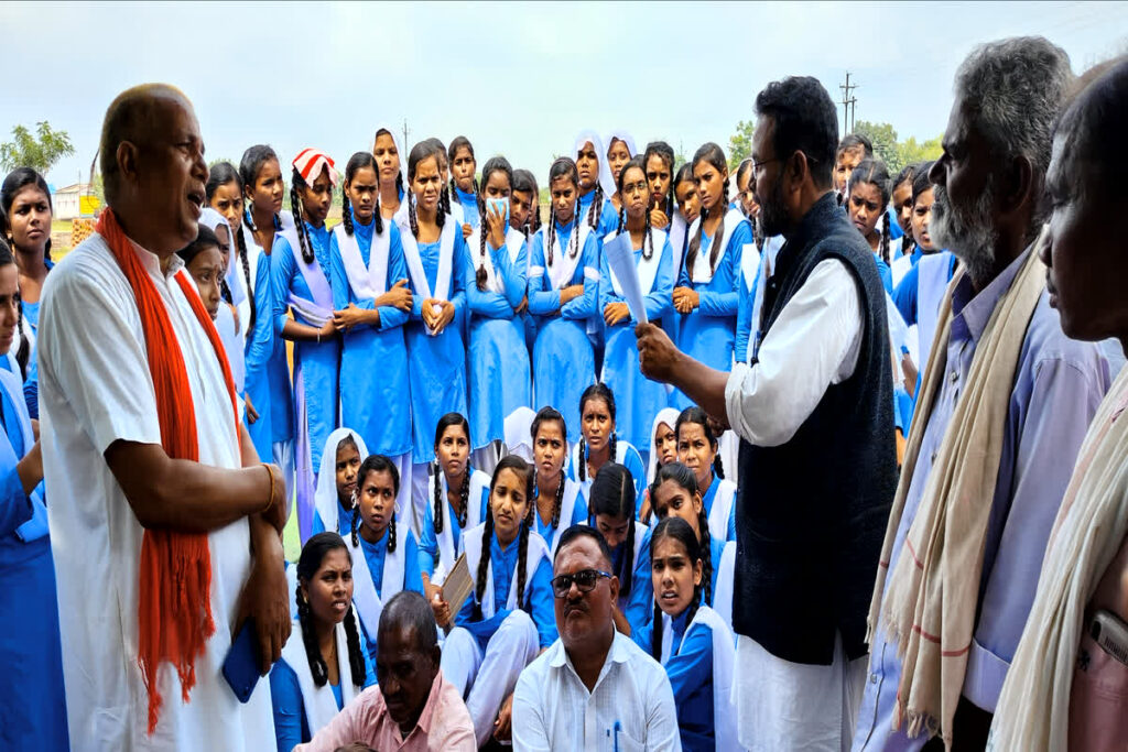 Jamgaon school principal Chandrika Sahu was removed