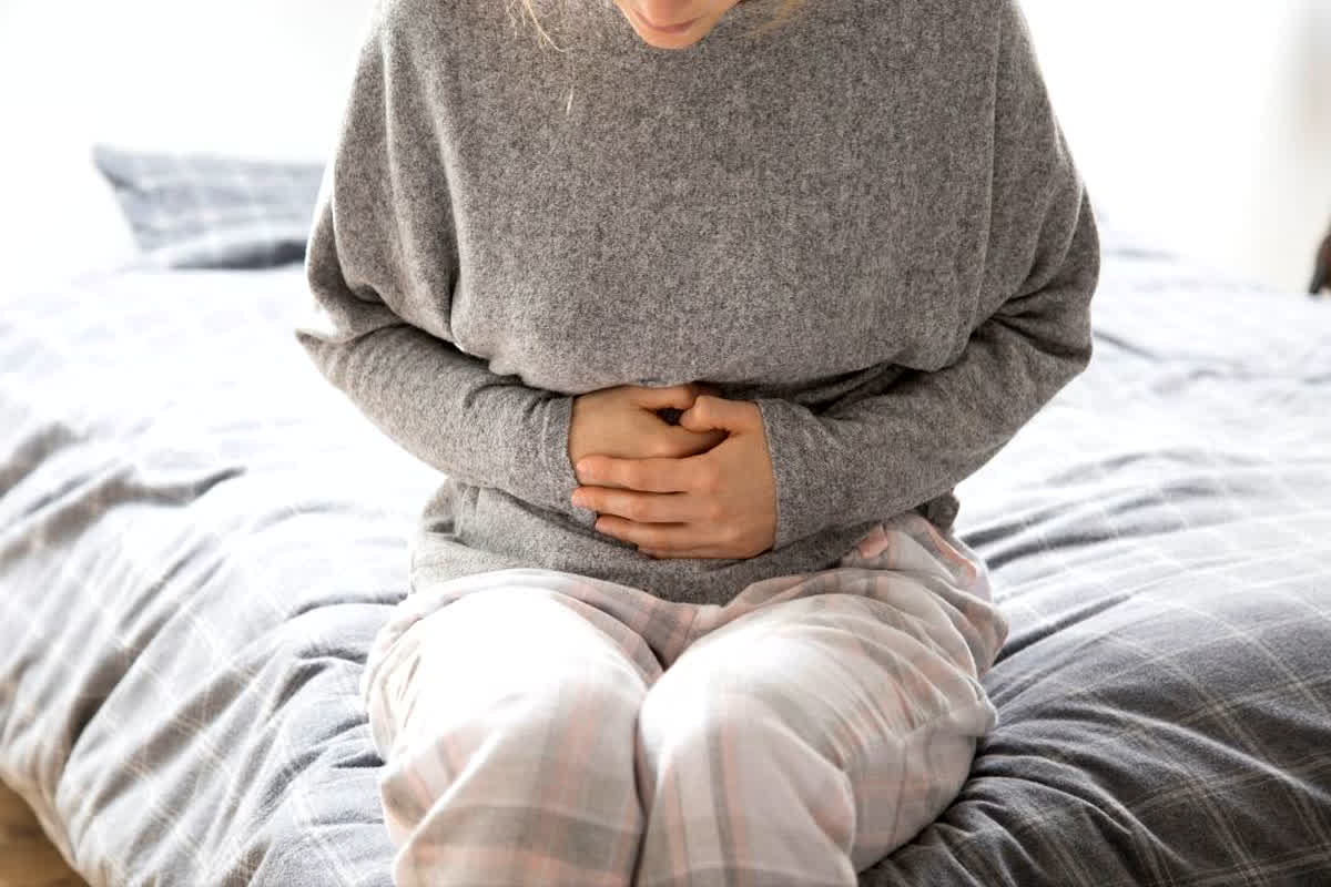 Jelly Belly Cancer: शरीर में दिख रहे ऐसे लक्षण तो हो जाएं सावधान.. हो सकते हैं जेली बेली कैंसर के शिकार