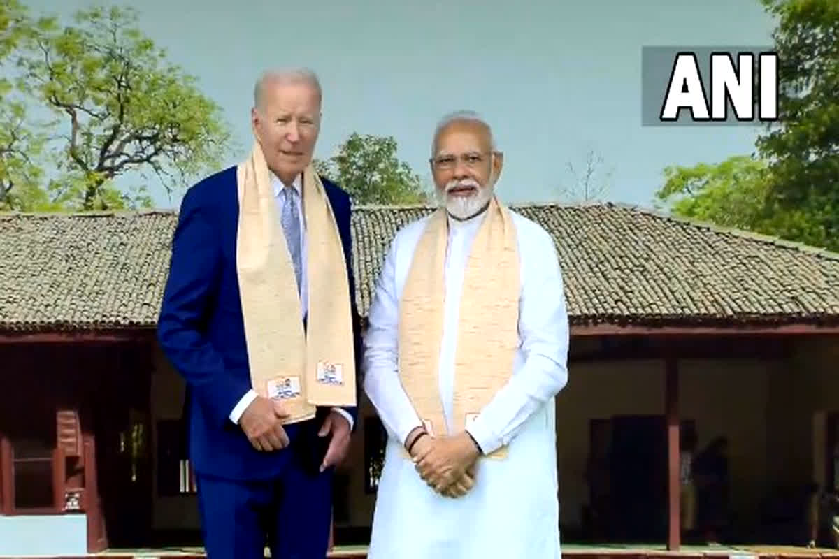 G20 Summit: महात्मा गांधी को श्रद्धांजलि देने राजघाट पहुंच रहे G20 के नेता, पीएम मोदी ने खादी का शॉल पहनाकर किया स्वागत….