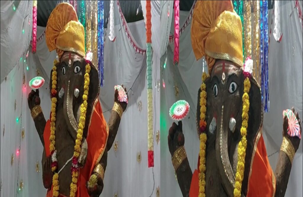 Ganeshji idol made of cow dung in Khargone