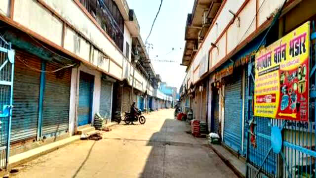 Mandi traders on indefinite strike