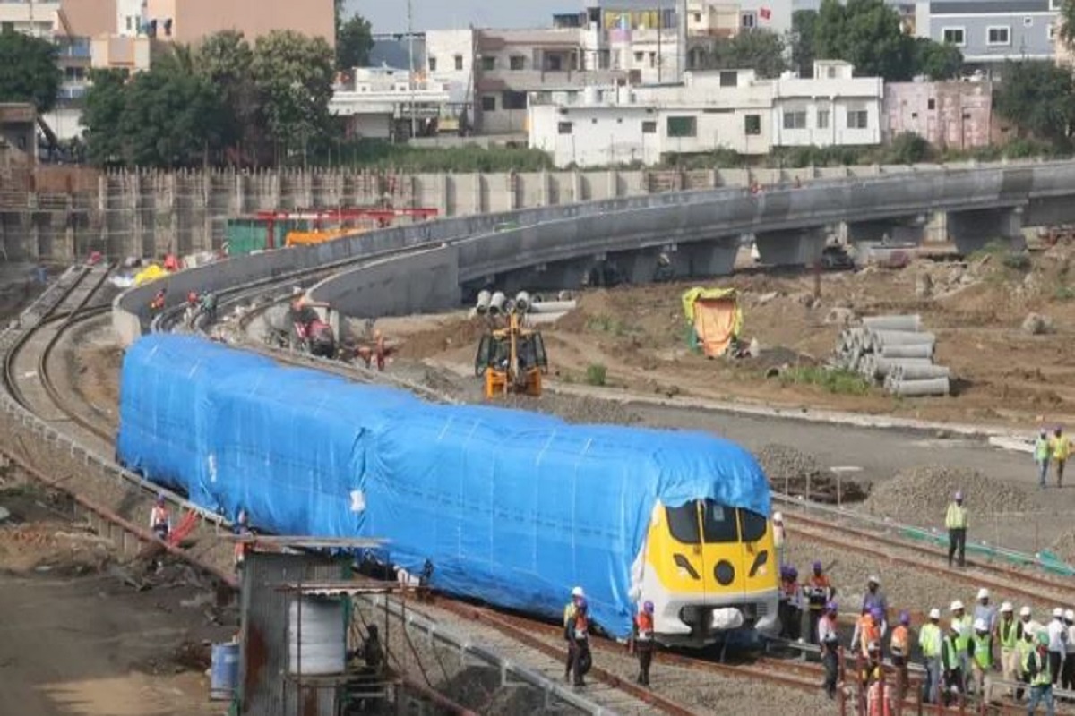 Metro Trial: इंदौर में दौड़ने को तैयार मैट्रो, बारिश के बीच हुआ सेफ्टी रन, जाने कब होगा ट्रायल रन