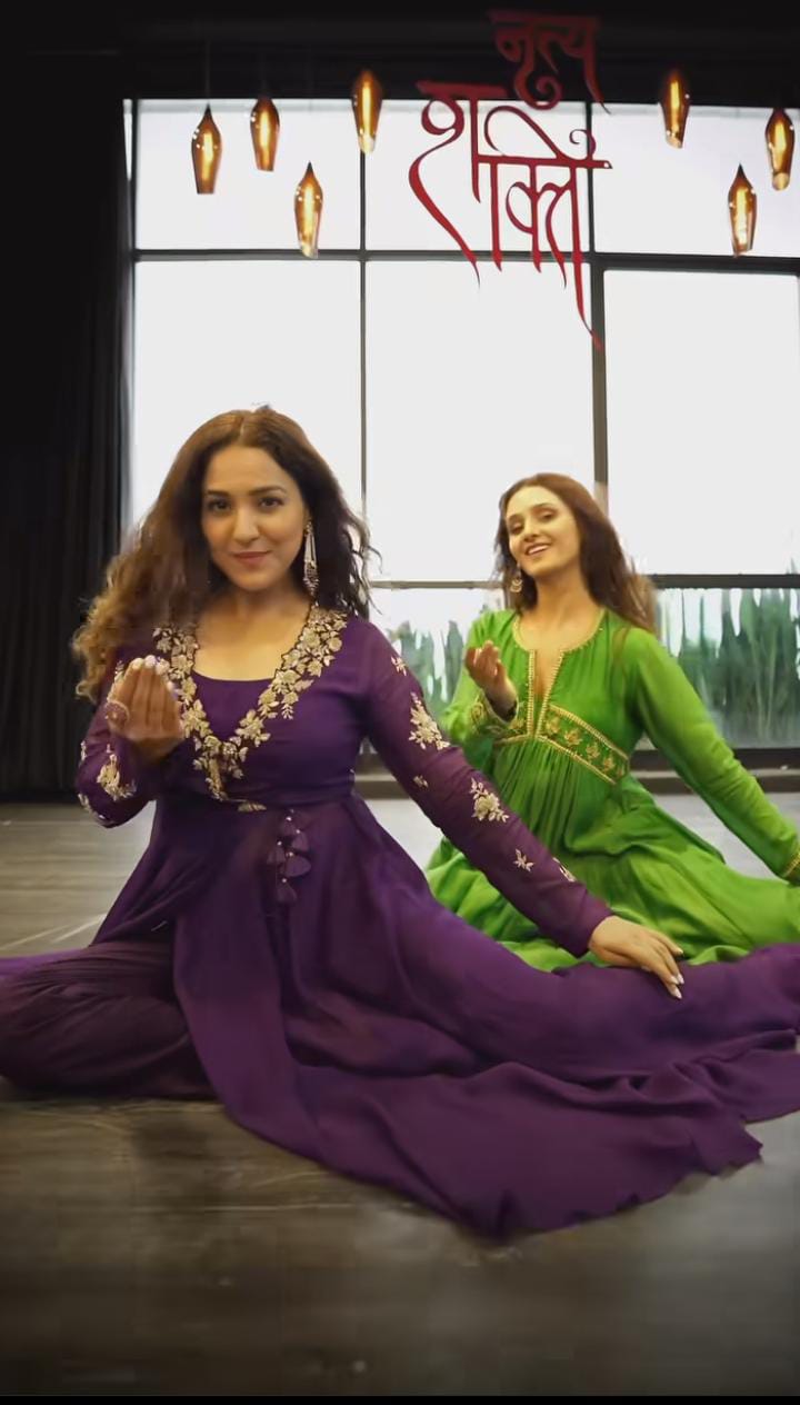 Shakti and Neeti dance video: क्या ये सिंगर इतना अच्छा डांस भी कर सकती है, बहन के साथ ग्रेसफुल डांस वीडियो हो रहा वायरल, देखें