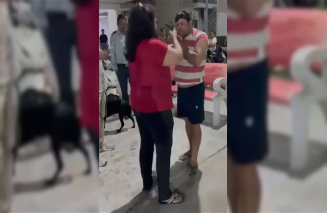Noida Video Viral : डॉग लवर महिला की दबंगई…! बीजेपी नेता पर कर दी थप्पड़ों की बरसात, बाल खींचकर किया ये हाल, वीडियो जमकर हो रहा वायरल