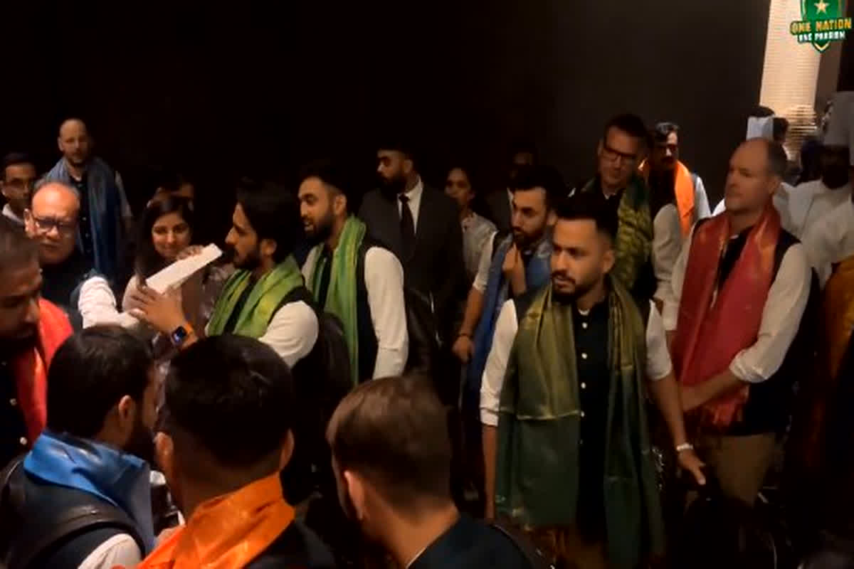 ICC World Cup 2023: विश्वकप के लिए पाकिस्तान टीम पहुंची भारत, फैंस ने किया शानदार स्वागत, देखें वीडियो…