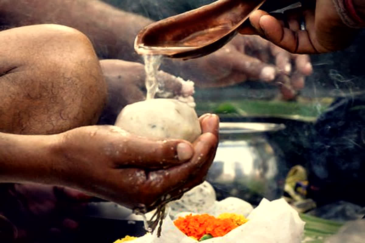 Pitru Paksha 2024 Date and Time: कल से शुरू हो रहा पितृ पक्ष, यहां देखें श्राद्ध की तिथियां और अनुष्ठान का समय