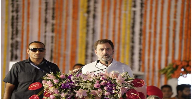 Rahul Gandhi in Bilaspur: राहुल गांधी का तीखा हमला, हमारे रिमोट कंट्रोल दबाने से गरीबों को फायदा, मोदी के रिमोट से अडानी को लाभ