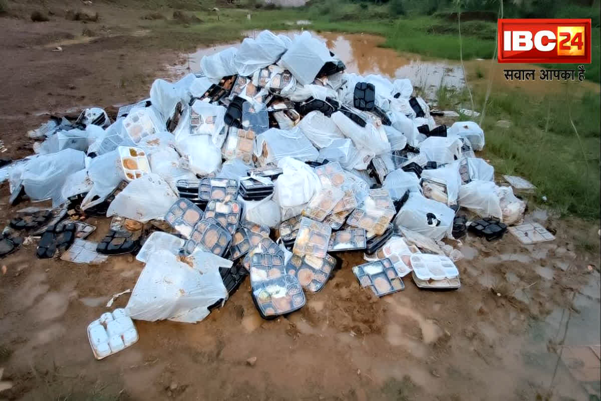 कांग्रेस के कार्यक्रम में फेंका गया 25 लाख से ज्यादा का खाना, कचरे के ढेर में मिले हजारों फ़ूड पैकेट्स