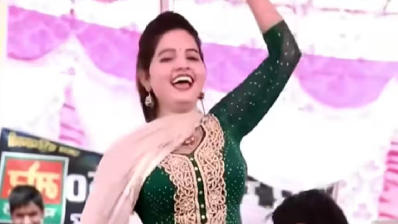 Sunita Baby dance: सपना चौधरी के गाने पर सुनिता बेबी ने लूटी महफिल, गोली चल जावेगी का वीडियो हुआ वायरल