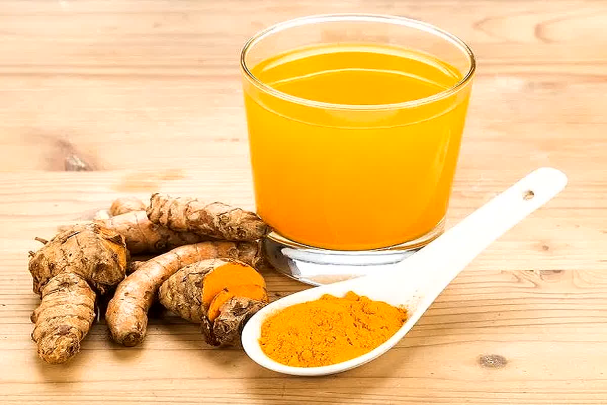 Benefits of Haldi Water: बड़े काम का है हल्दी का पानी, कई गंभीर बीमारियों से लड़ने की देता है ताकत, जानें इसके फायदे