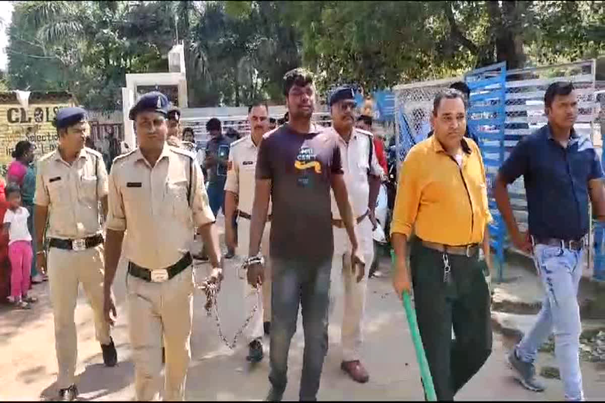 Bhilai News: आतंक फैलाने वाले आरोपी का उसी के मोहल्ले में निकाला जुलूस, रास्तेभर चिल्लाते रहा अपराध करना पाप है