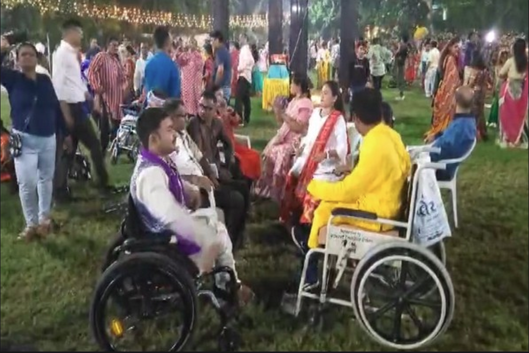 Handicapped Garba: दिव्यांगों पर चढ़ा नवरात्रि का रंग, 700 से ज्यादा लोगों ने जमकर खेला गरबा