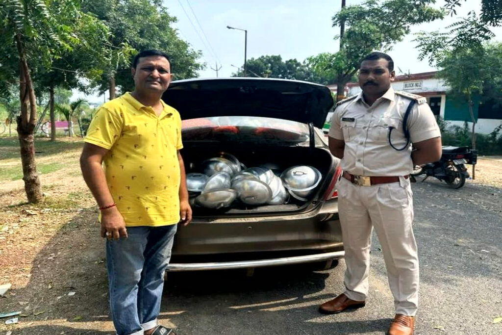 Aluminum utensils and Rs 3 lakh cash recovered from the car