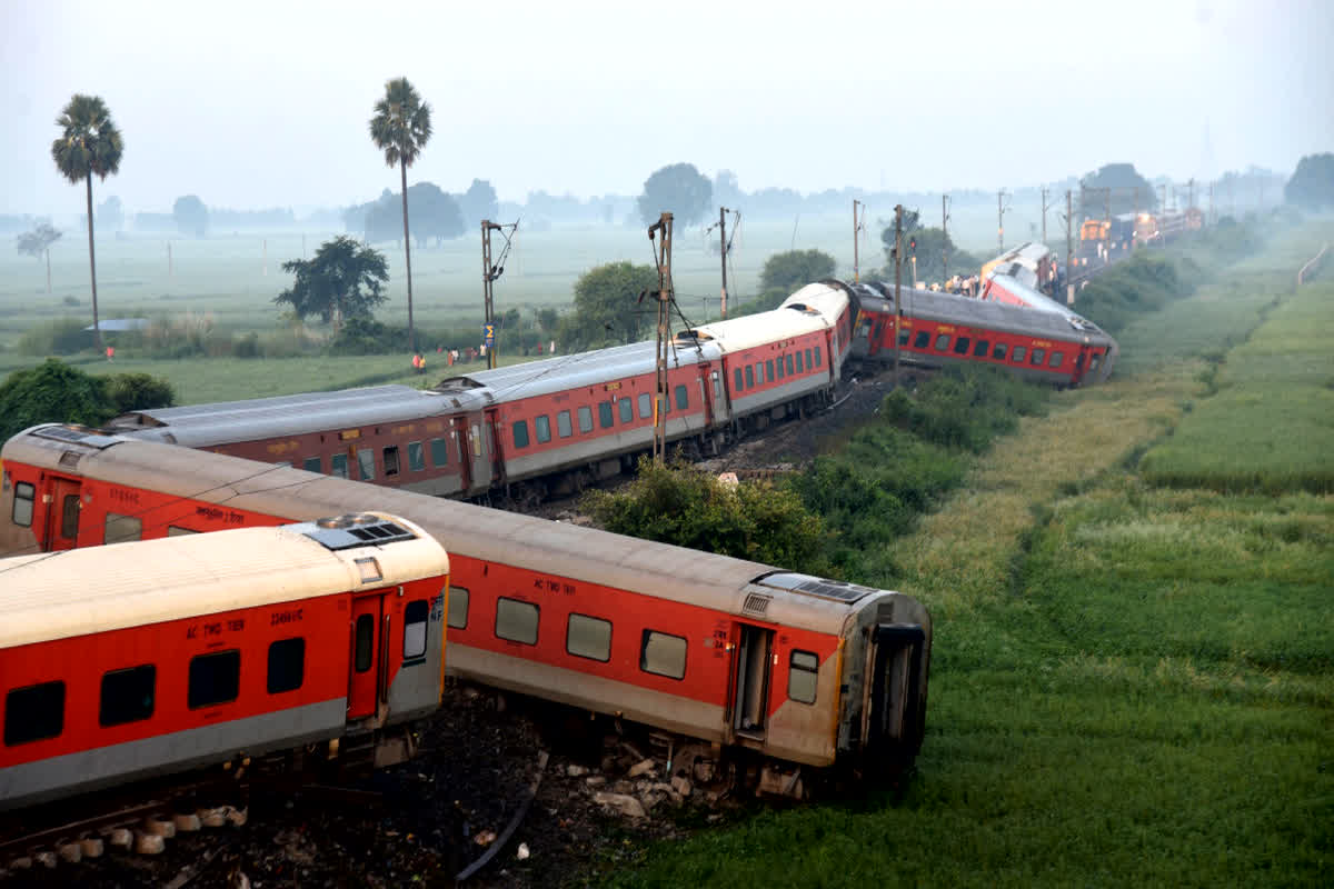 Buxar Train Accident: ‘कोई यात्री सीट के नीचे दबा था तो कोई खिड़की के नीचे..’, बक्सर रेल हादसे का शिकार हुए यात्रियों ने सुनाई आपबीती