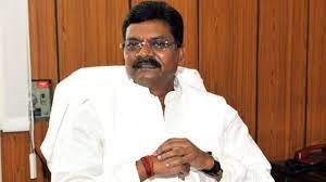 कांग्रेस: डॉ.चरणदास महंत, उम्र: 69, शिक्षा: एमएससी, एलएलबी, करियर:4 बार विधायक, 2 बार सांसद। अभी विधानसभा उपाध्यक्ष है।