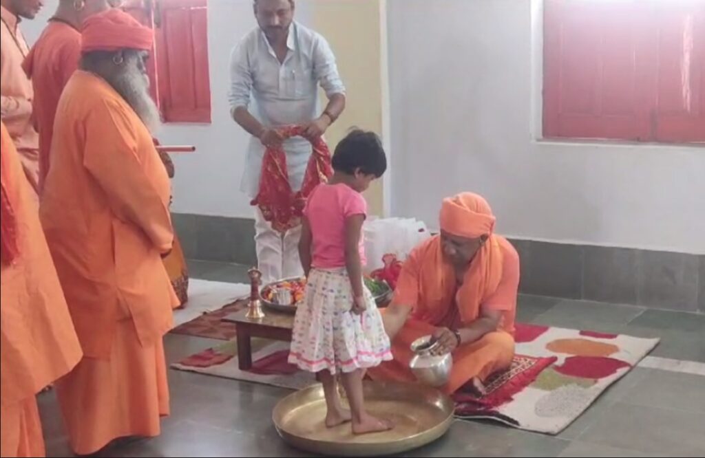 CM Yogi provided food to girls during Navratri