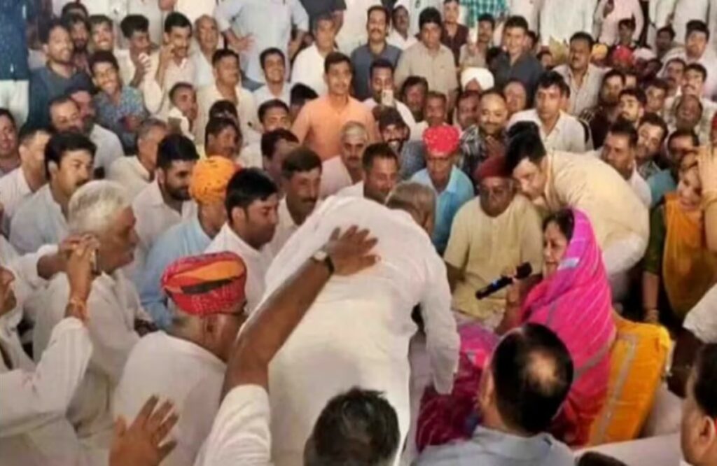 Congress MLA Mevaram Jain touched Vasundhara's feet