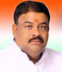 कांग्रेस: दलेश्वर साहू, उम्र: 56, शिक्षा: स्नातकोत्तर, संगीत शिक्षा करियर: दो बार के विधायक । 18 हजार से अधिक वोटो से जीते थे।