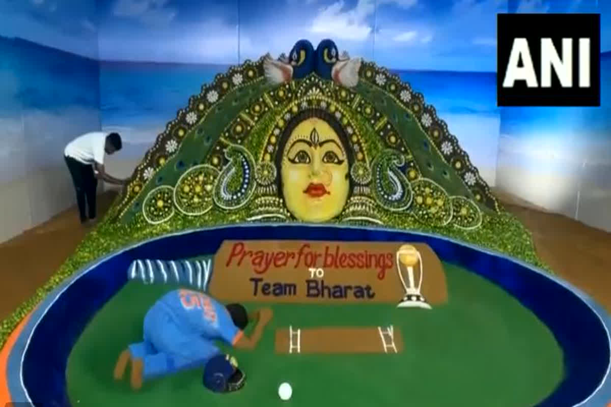 Sand idol of Goddess Durga: मशहूर कलाकार ने 5,000 से अधिक नींबू से बनाई देवी दुर्गा की रेत की मूर्ति, टीम इंडिया के आशीर्वाद के लिए की प्रार्थना
