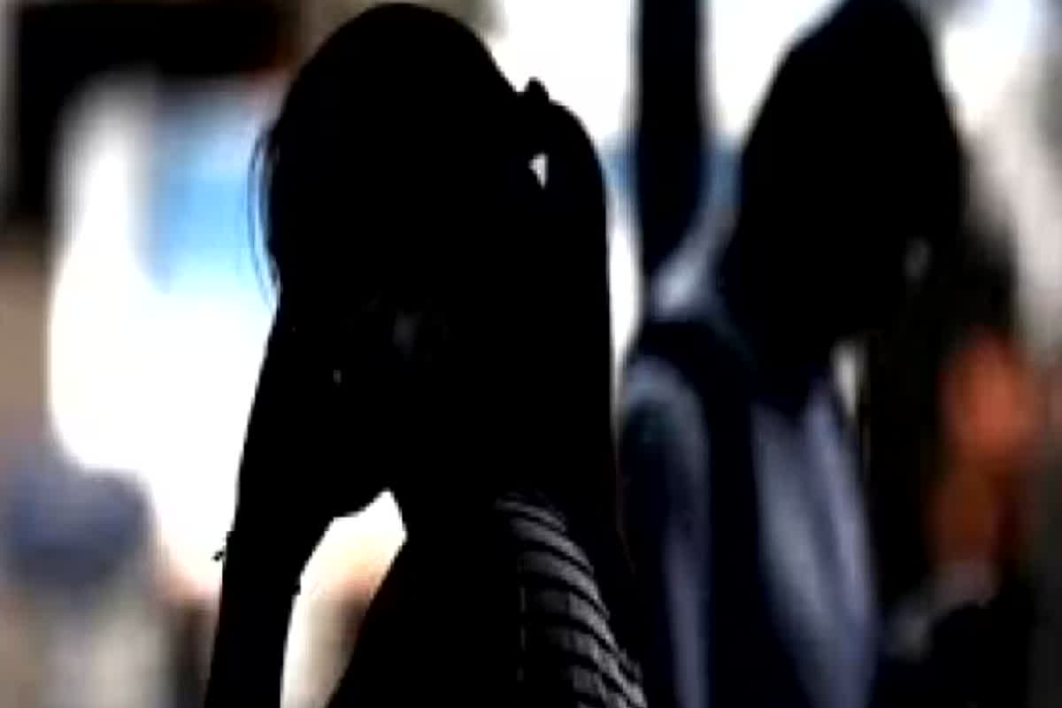 Cyber Crime: फोन पर बात करने से पहले मिया-बीवी सावधान..! भूलकर भी न करें ऐसी बातें, वरना पड़ सकता है भारी