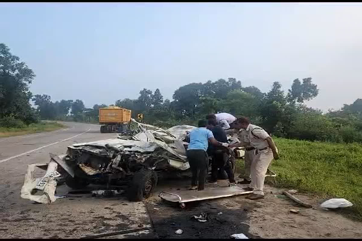 Korba News: ट्रेलर की जोरदार टक्कर से बोलेरो के परखच्चे उड़े, हादसे में हुई दो लोगों की दर्दनाक  मौत