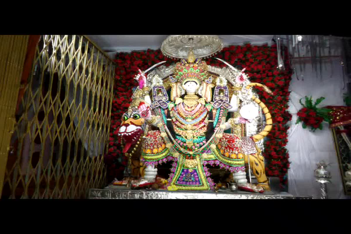 Jabalpur News: यहां होती है नगर सेठानी के नाम से मूर्ति की स्थापना, यहां के धूल में भी पाए जाते हैं सोने-चांदी, पारंपरिक आभूषणों से होता है माता का श्रृंगार 