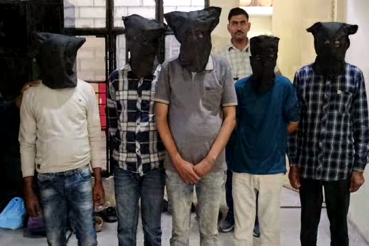 Indore News: नकली नोट छापने वाले गिरोह का पर्दाफाश, 1 लाख नकली नोटों के साथ 5 आरोपी गिरफ्तार, 1 आरोपी की तलाश जारी