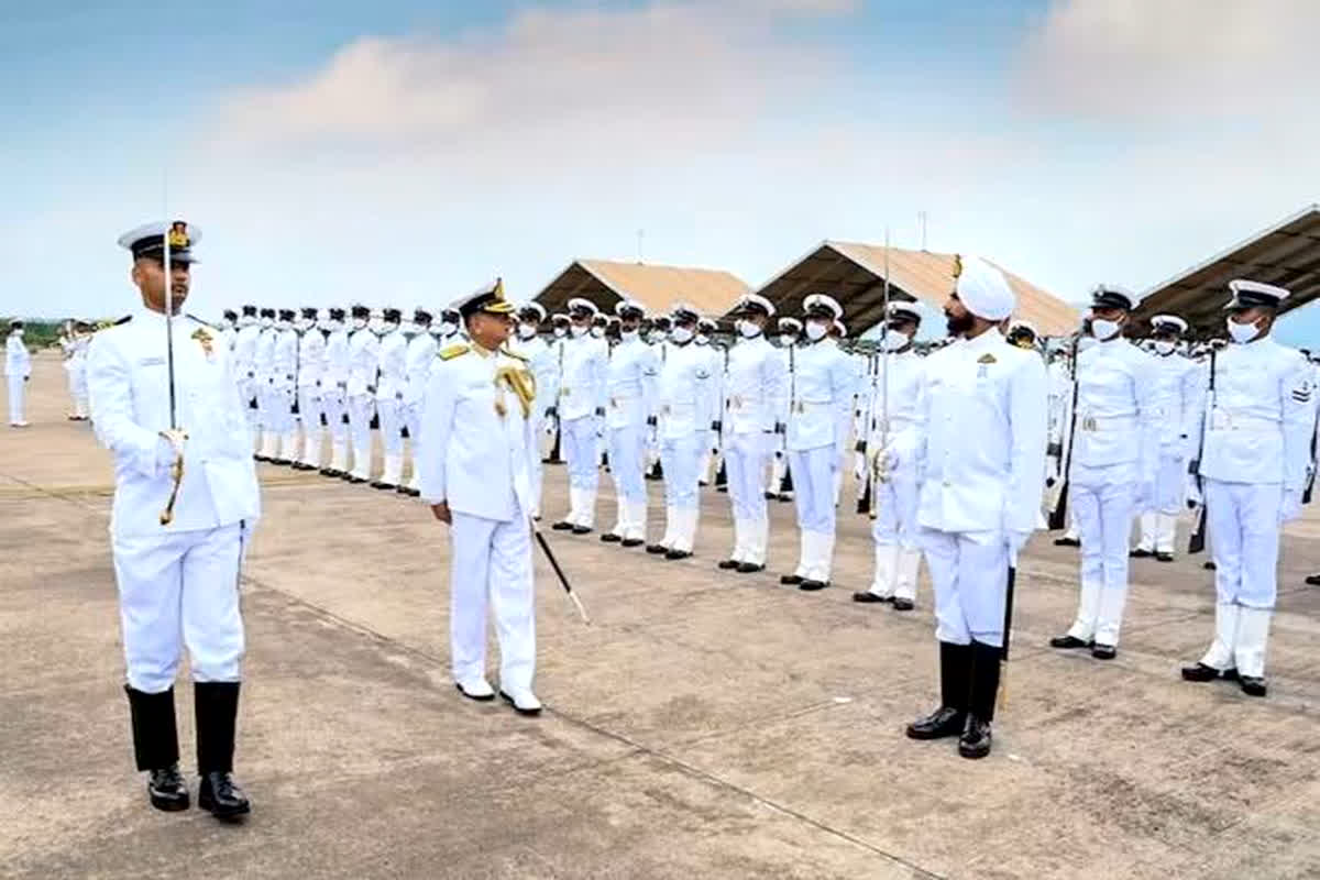 Indian Navy Vacancy 2023: भारतीय नौसेना में भर्ती का सपना देख रहे लोगोंं के लिए खुशखबरी, इन पदों पर निकली बंपर भर्ती, जल्द करें आवेदन