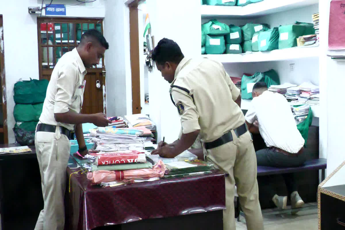 Raigarh News: 300 से अधिक लाइसेंस धारियों ने अब तक जमा नहीं किए हथियार, मामले में पुलिस अधिकारियों ने कही ये बात