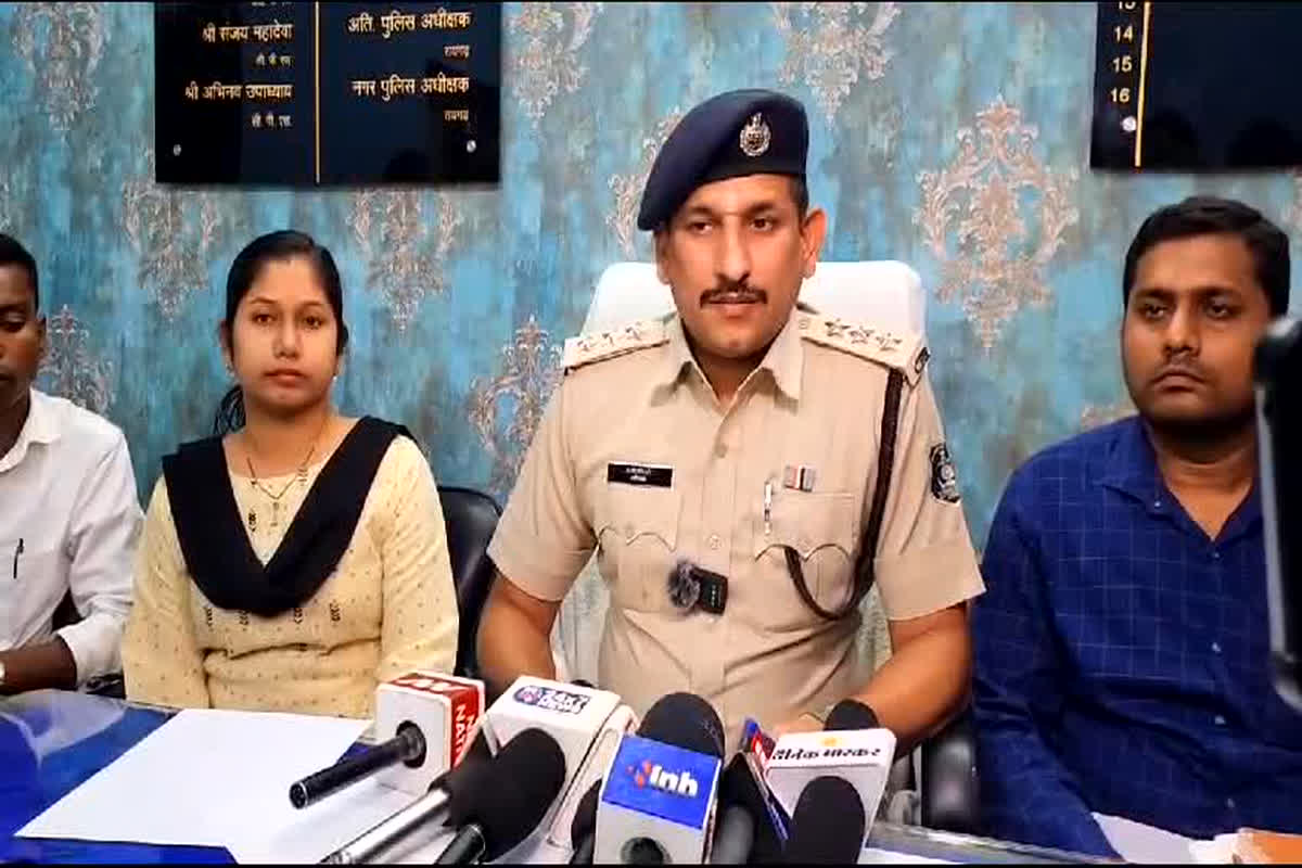 Raigarh News: चेकिंग के दौरान पुलिस को मिली बड़ी सफलता, चार अलग-अलग गाड़ियों से लाखों रुपए किए जब्त