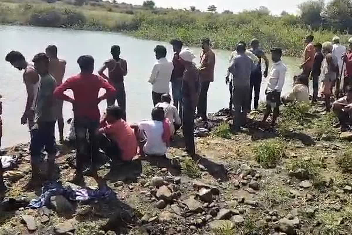 Raisen News: तालाब में नहाने गई 3 बच्चियां डूबी, हादसे में 2 की मौत, गांव में पसरा मातम