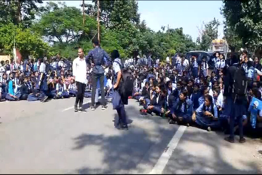 Girl Students Created A Blockade