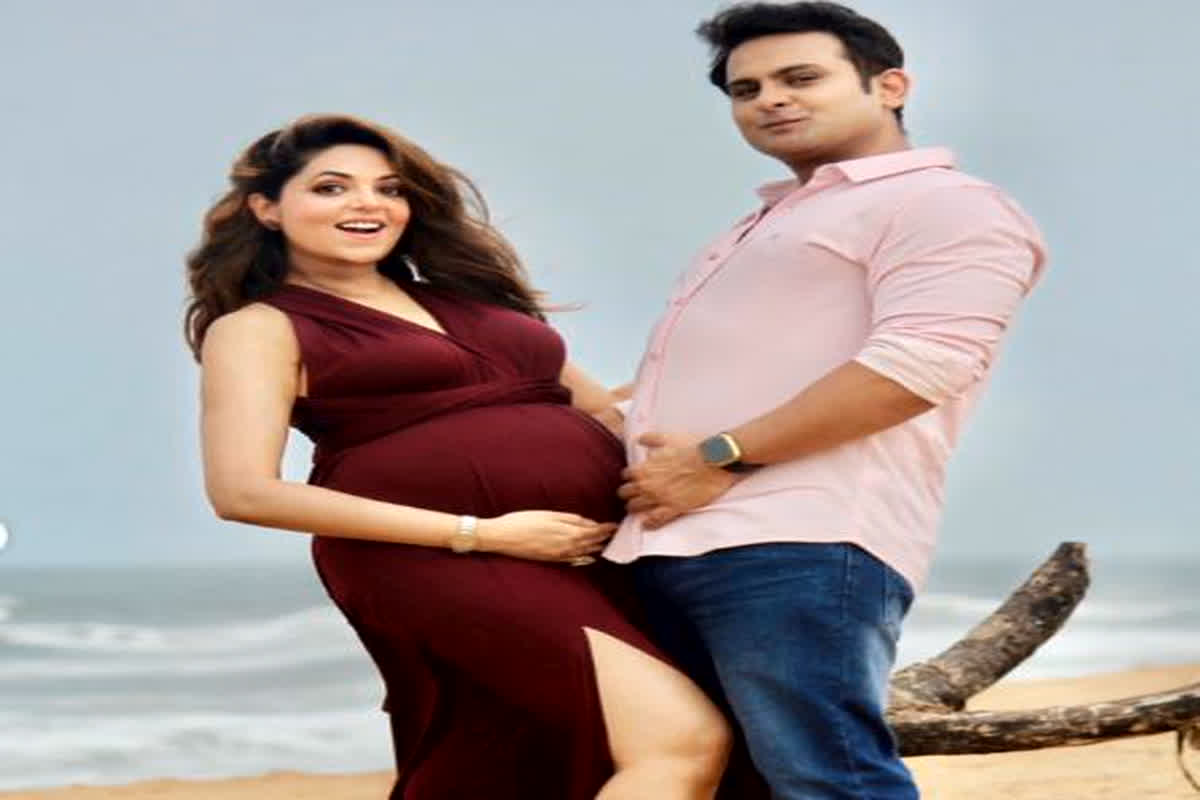 Sugandha Mishra Baby Bump : ‘द कपिल शर्मा शो’ की ये कॉमेडियन बनने वाली है मां, फ्लॉन्ट किया बेबी बंप