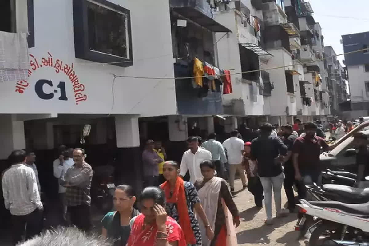 Gujarat Mass Suicide: एक झटके में खत्म हो गया पूरा सोलंकी परिवार, बच्चे-बूढ़े सहित एक ही परिवार के 7 सदस्यों ने कर ली खुदकुशी