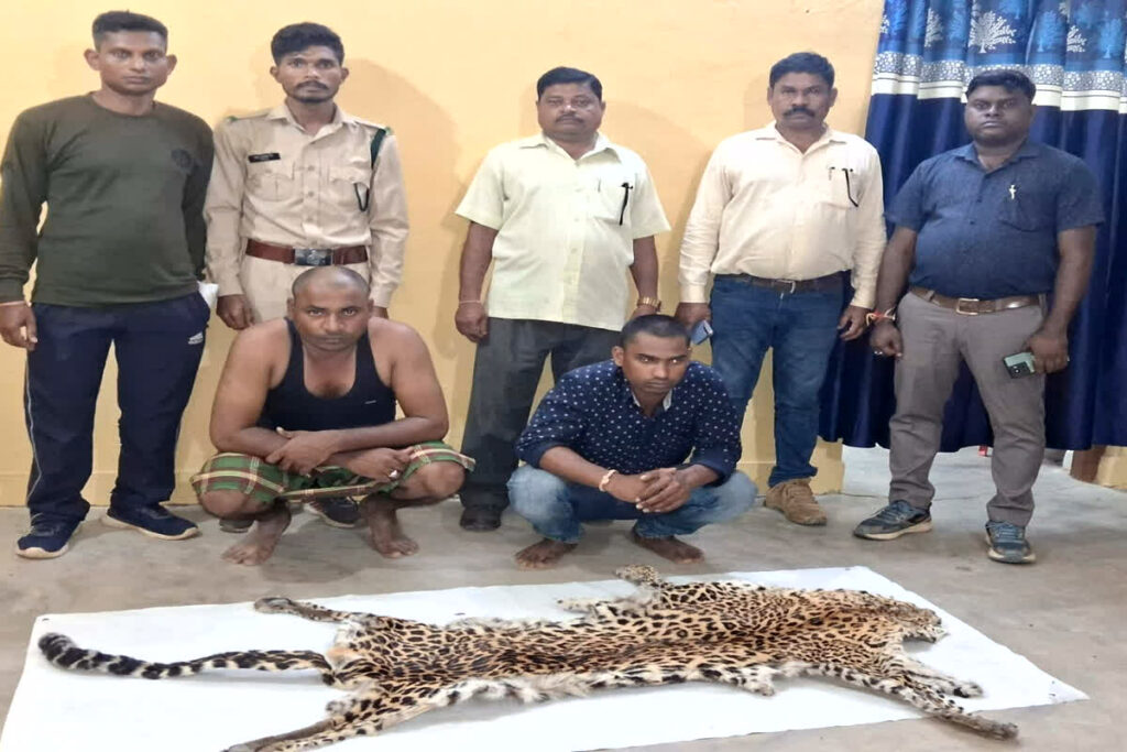 2 aAccused Arrested With Leopard Skin