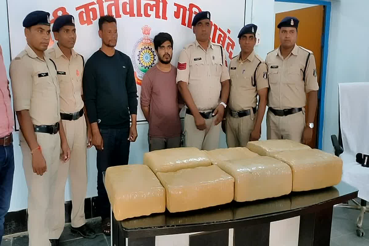 Gariyaband News: नशे के सौदागर चढ़े पुलिस के हत्थे, आरोपियों के पास से करीब 60 किलो गांजा किया गया जब्त, इस तरह से कर रहे थे गांजे की तस्करी