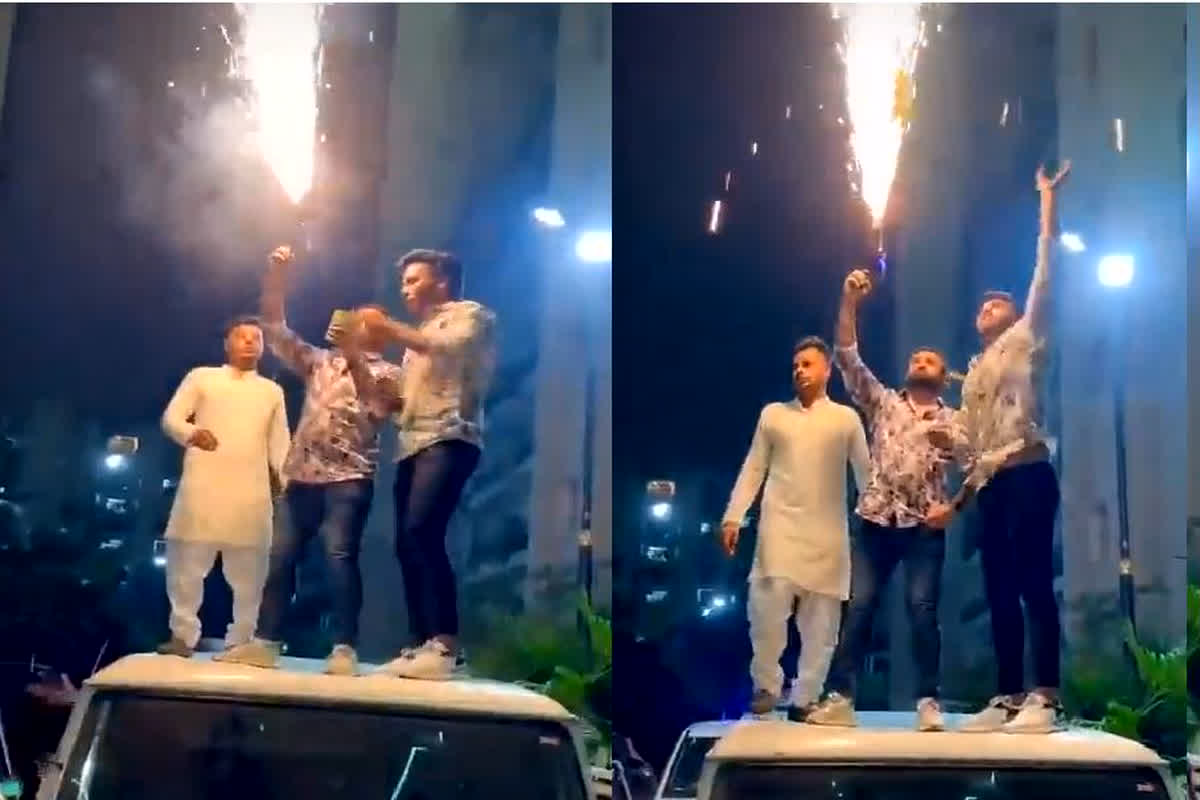 Ghaziabad Aatishbaji Video Viral: पुलिस की गाड़ी के सामने ही कार की छत पर खड़े होकर की आतिशबाजी, फिर किया ये काम, देखें वीडियो