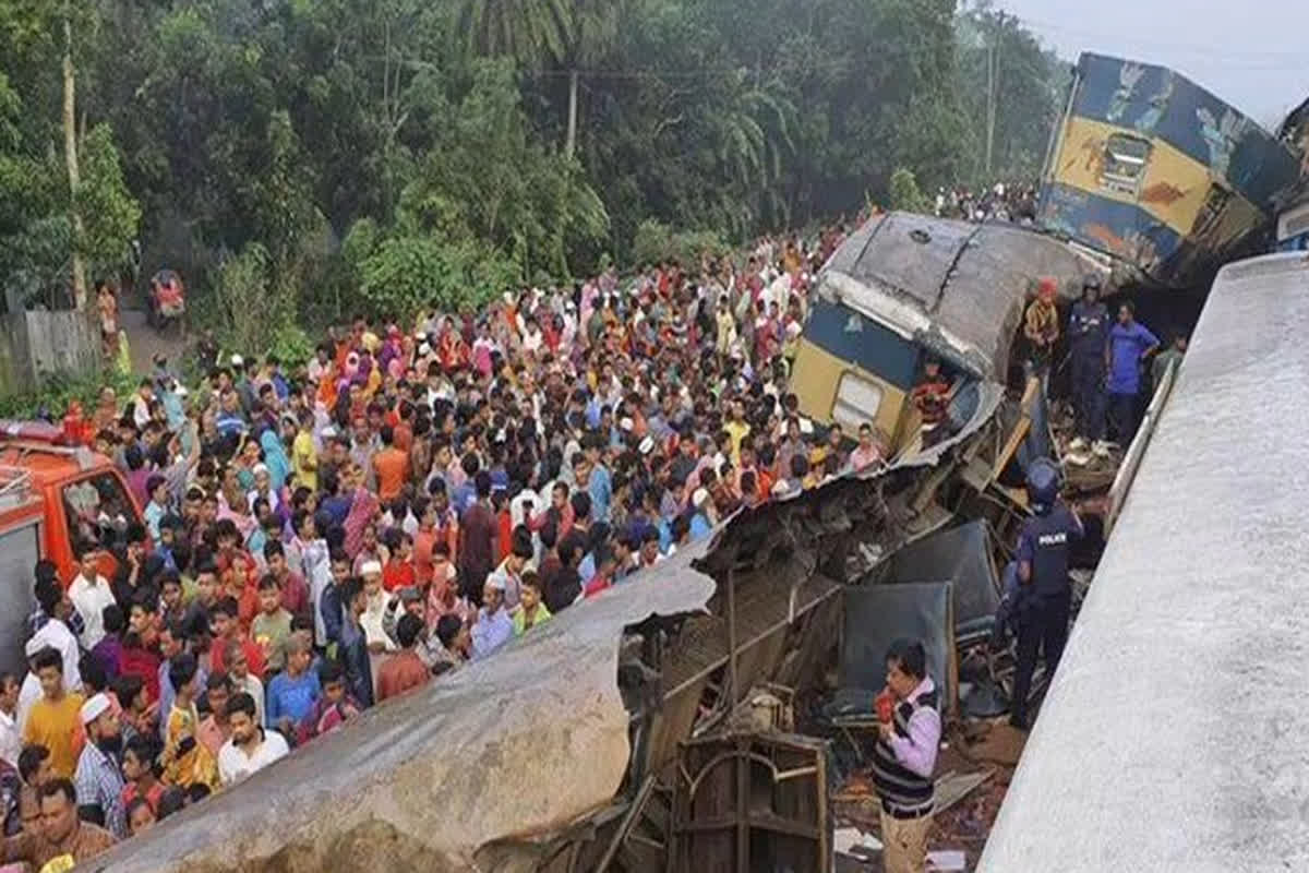Bangladesh Train Accident: दो ट्रेनों के बीच हुई भीषण टक्कर, 20 लोगों की मौत, सैकड़ों घायल…