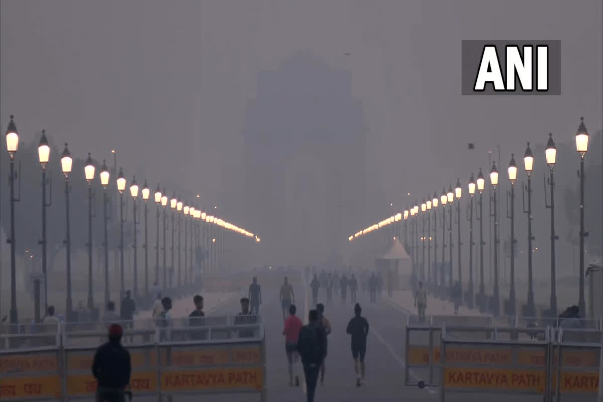 Air Quality Index: जहरीली हुई राजधानी की आबोहवा, सबसे खराब श्रेणी पर पहुंची वायु गुणवत्ता, देखें वीडियो…