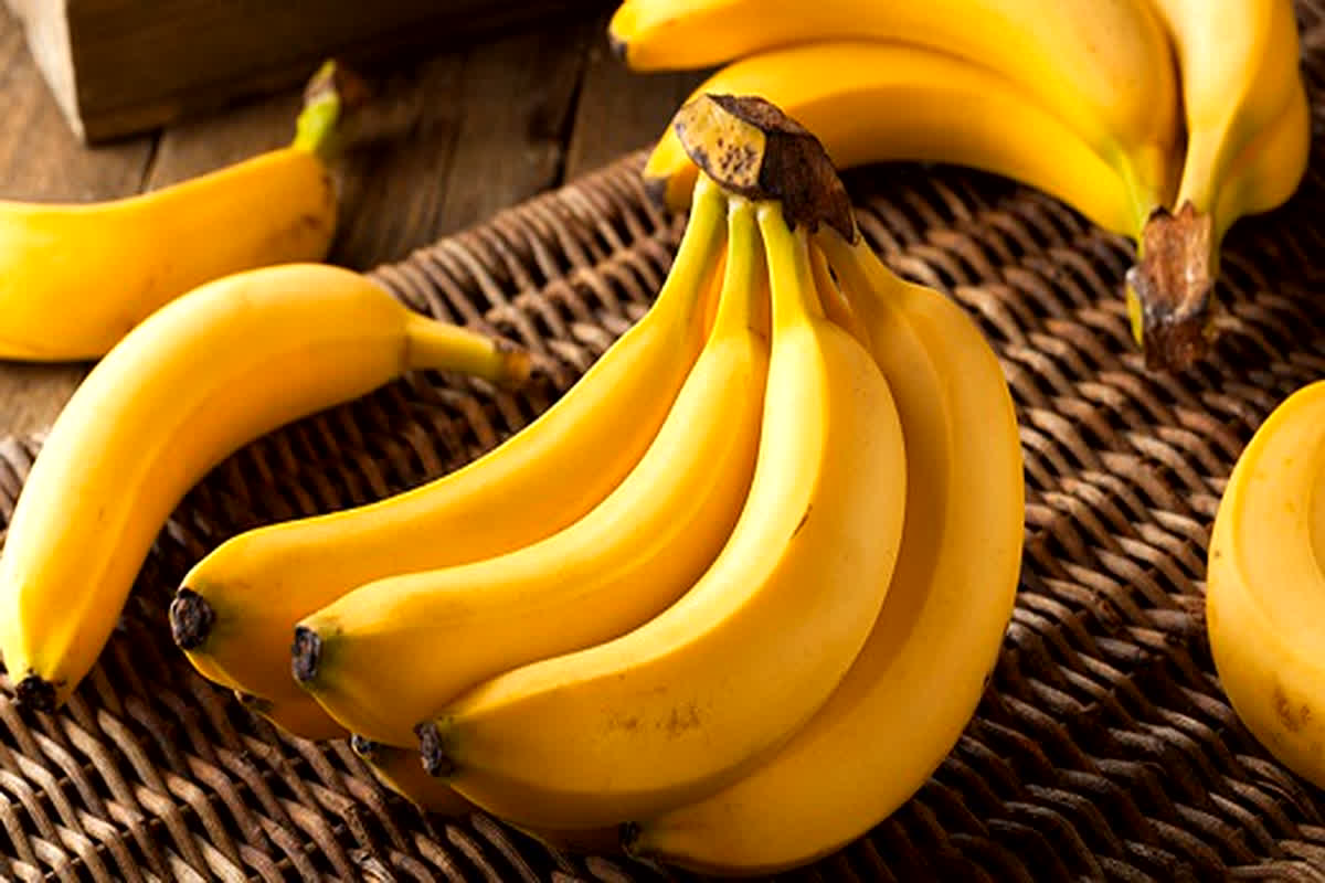 Side Effects of Banana: इन लोगों को भूलकर भी नहीं खाना चाहिए केला, वरना हो सकती है बड़ी परेशानी…