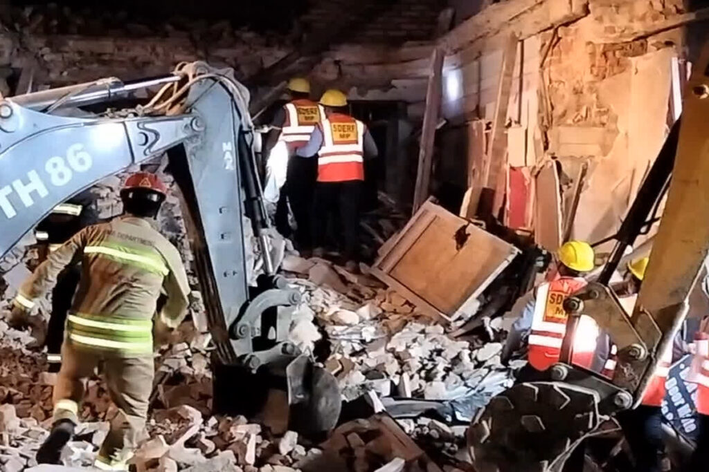 building collapsed in Satna