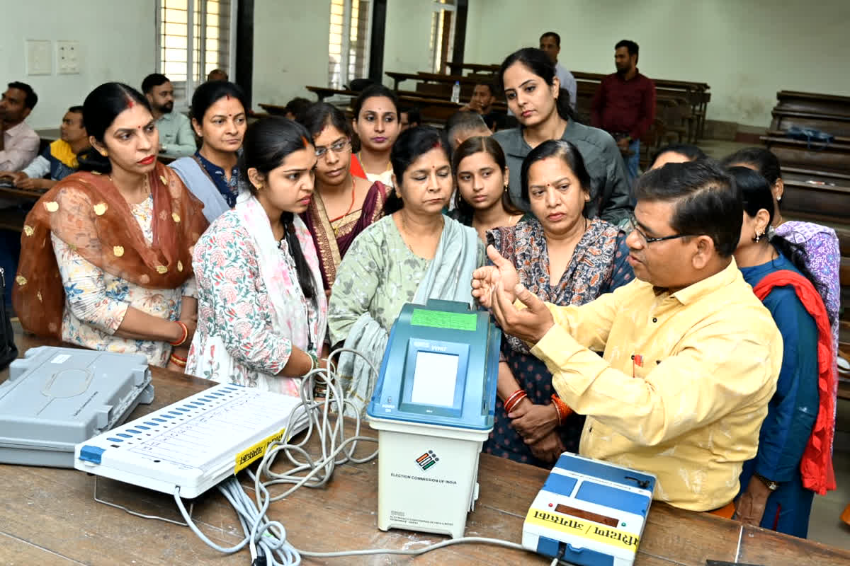 CG Assembly Election 2023 : प्रदेश के निर्वाचन मे रायपुर रचने जा रहा है इतिहास, उत्तर और पश्चिम विधानसभा में निर्वाचन होगा महिला अधिकारियों के जिम्मे