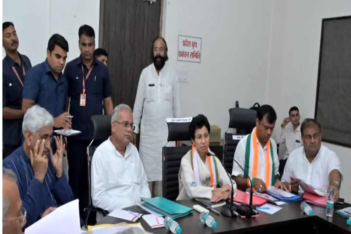 Congress Candidate 1st list final : कांग्रेस प्रदेश चुनाव समिति की बैठक में तय हुए 65 नाम! ​सीएम के साथ दिल्ली रवाना हुए बड़े नेता