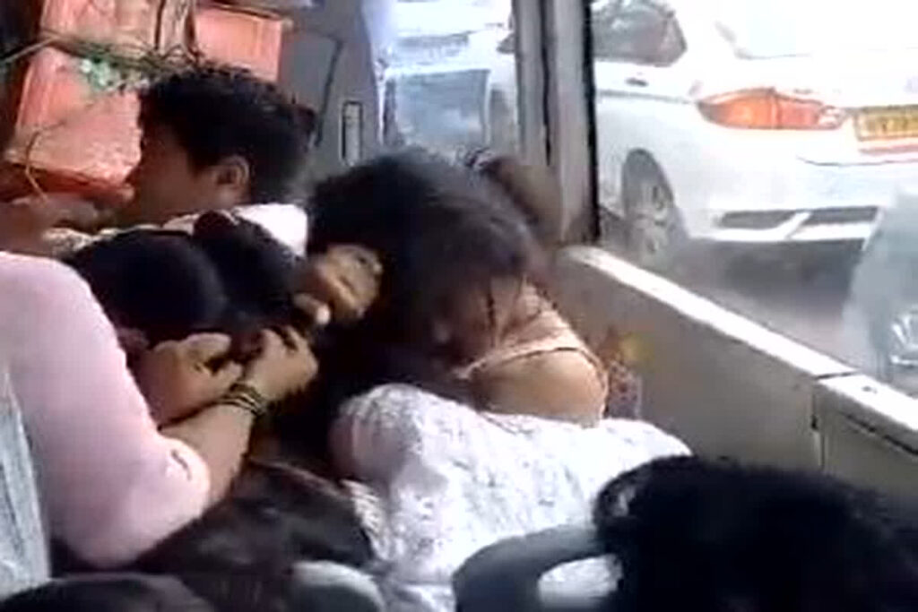 Delhi Girl Fighting Video