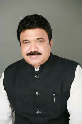 कांग्रेस: द्वारिकाधीश यादव, उम्र: 50, शिक्षा: हाईस्कूल, करियर: वर्तमान विधायक हैं। पिछला चुनाव बड़े अंतर से जीते थे।