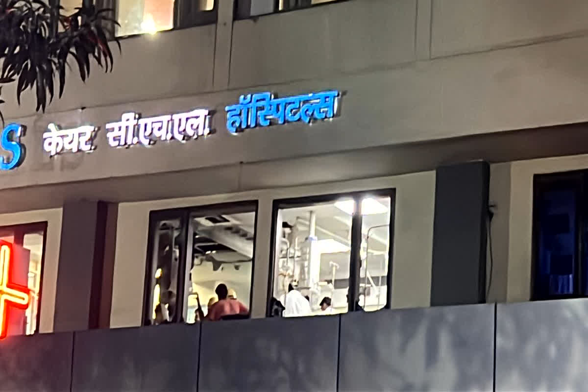 Indore Fire in hospital: ICU में लगी भीषण आग, धुंआ भरने से मची भगदड़, मरीजों की हालत गंभीर…